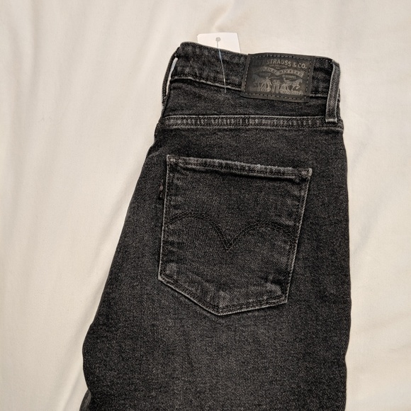 Highwaisted Stretch Levi's - Picture 4 of 6